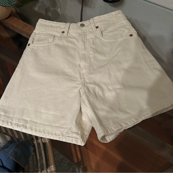 Zara White High Rise Shorts - Picture 1 of 3